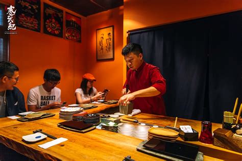 坐著做老闆|【中肯‧食記】坐著做。壽司本店．桃園中壢｜中壢超 